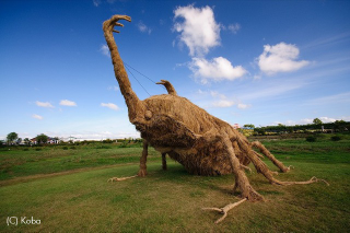 Illustration for article titled Japan's Straw Beasts Are Huge, Wonderful, and Highly Flammable